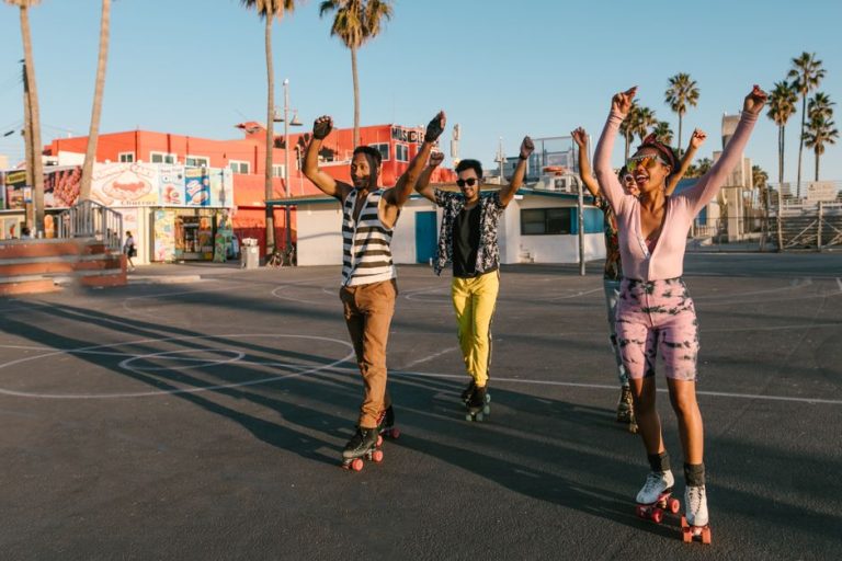 ROLL WITH IT | QUEER ROLLERSKATING NIGHT, PER